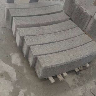 鸡西芝麻白弧形路牙石