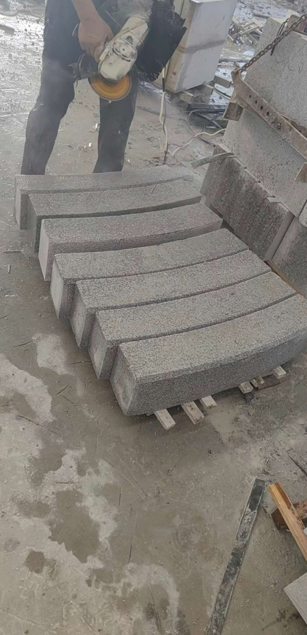 鸡西芝麻白弧形路牙石