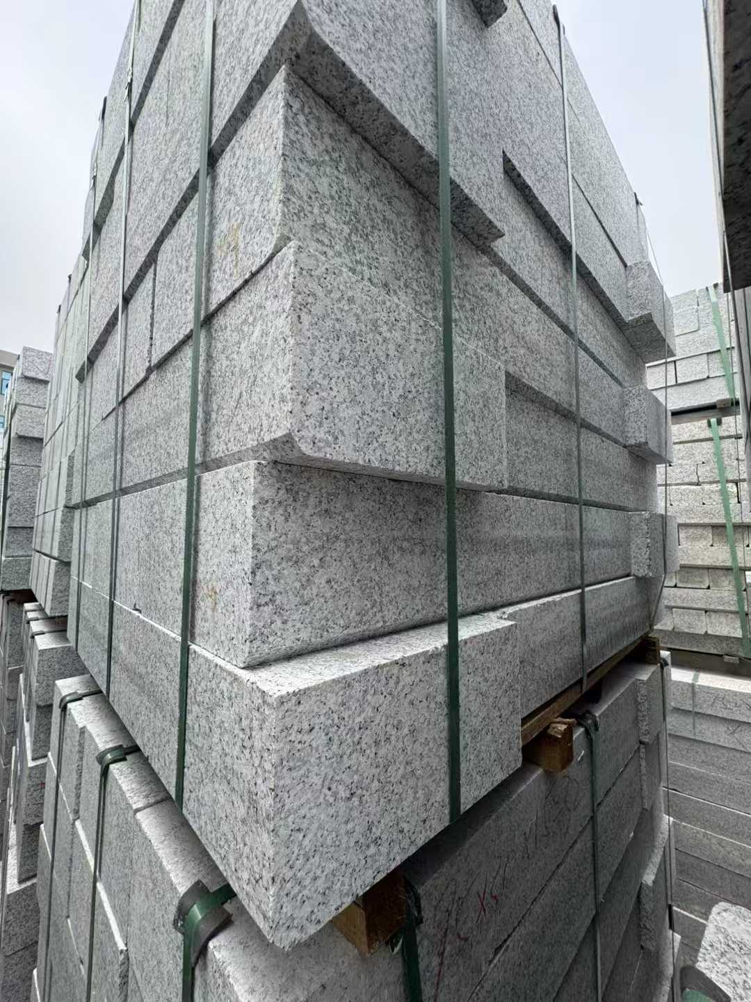 鸡西芝麻白路牙石 马路牙子