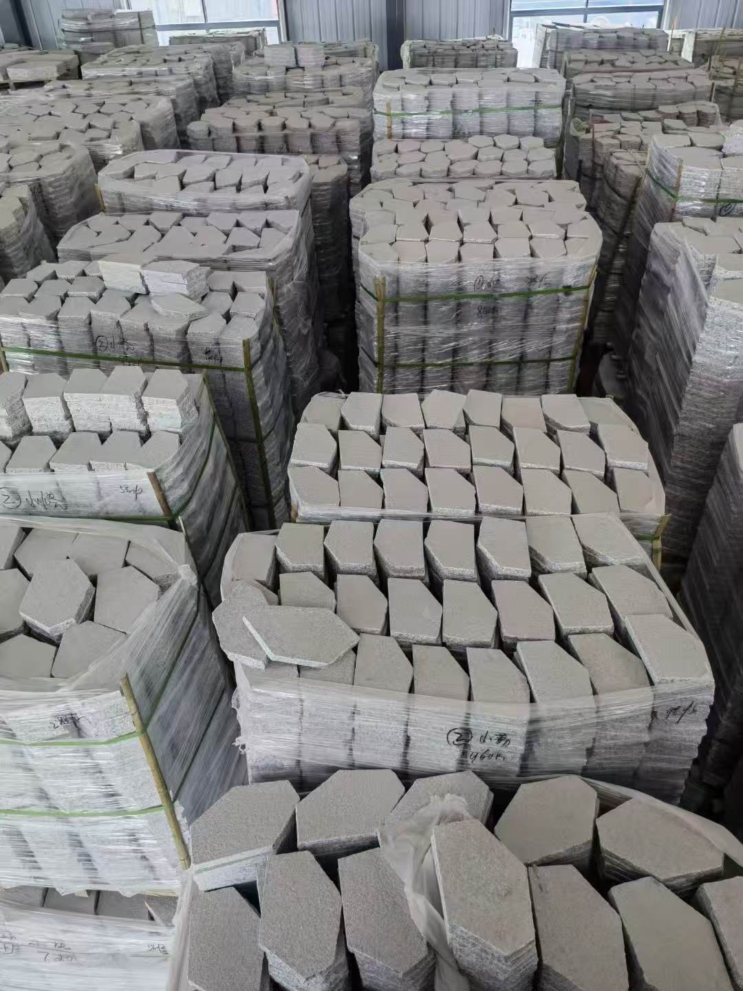 鸡西芝麻白石材冰裂纹，碎拼。